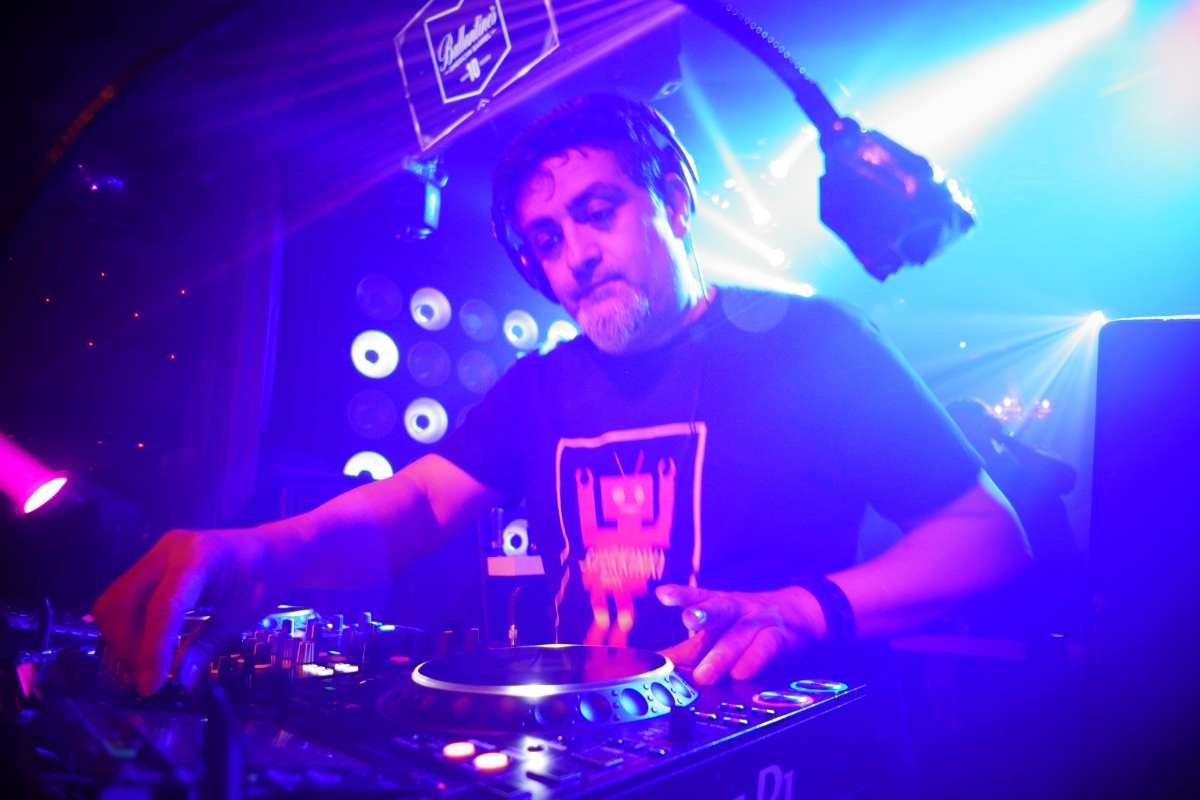 Jason Rivas On the Decks