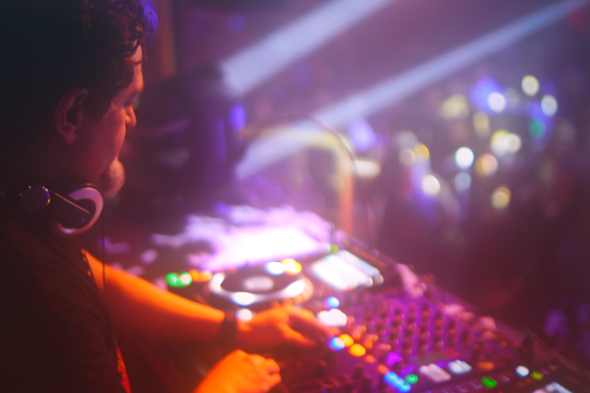 Jason Rivas Playing In A Club Full Of People
